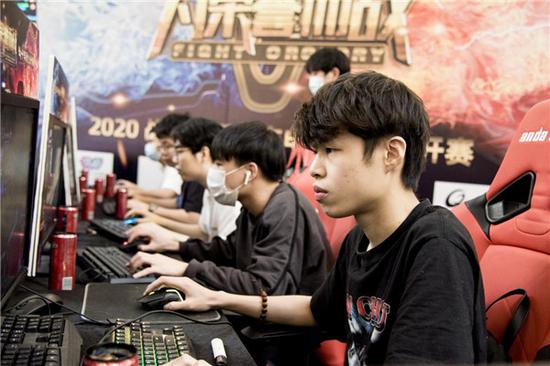 包括左后卫 包括左后卫